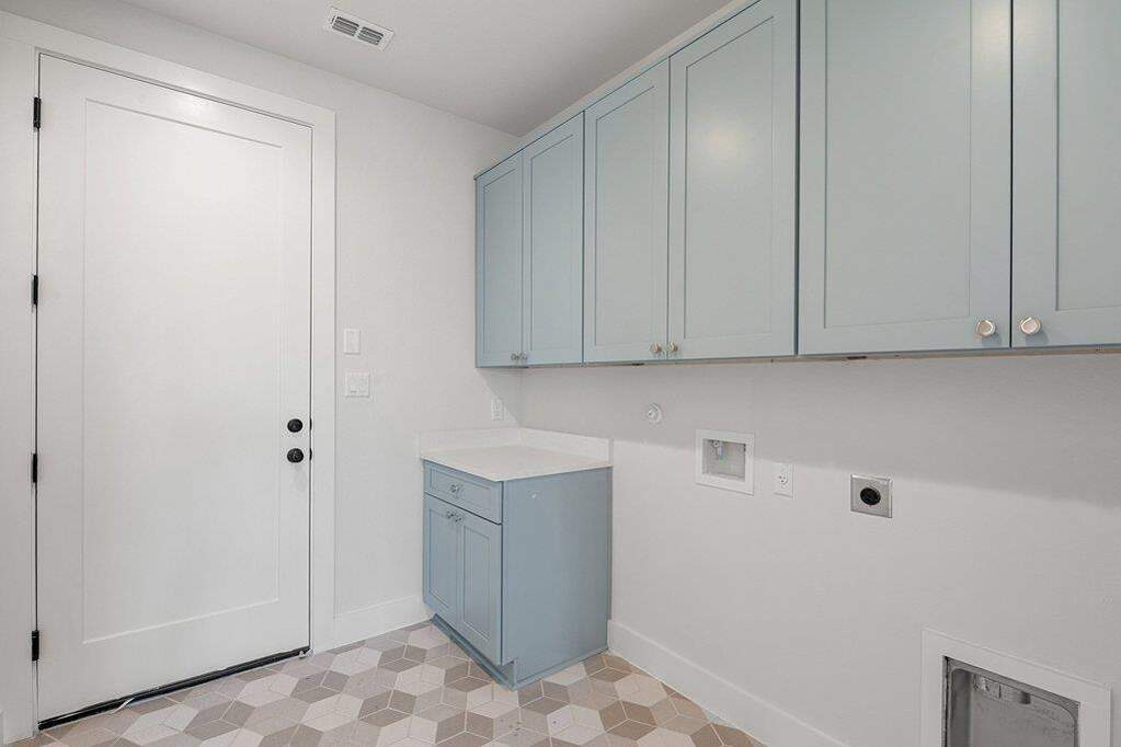 4 Bedroom Single Family Home/House's Image 14