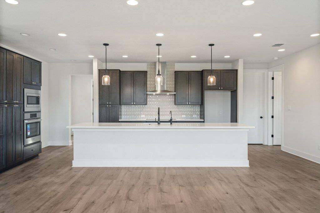 4 Bedroom Single Family Home/House's Image 3
