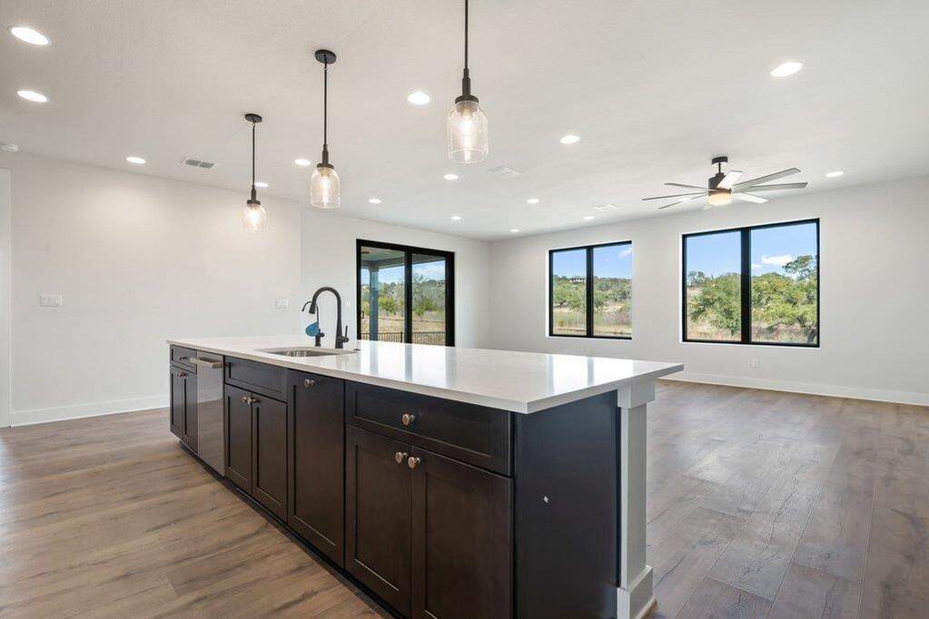 4 Bedroom Single Family Home/House's Image 4
