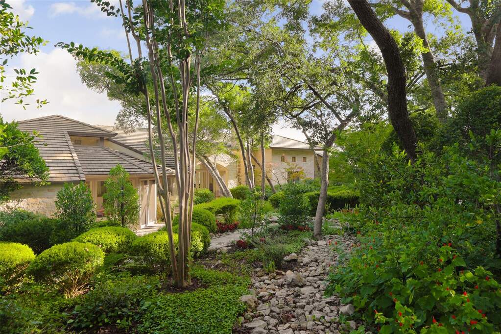 4 Bedroom Single Family Home/House's Image 10
