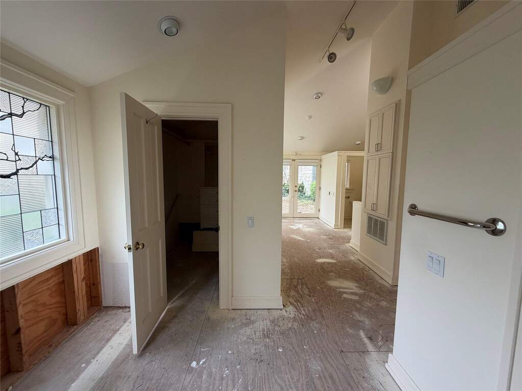 4 Bedroom Single Family Home/House's Image 4