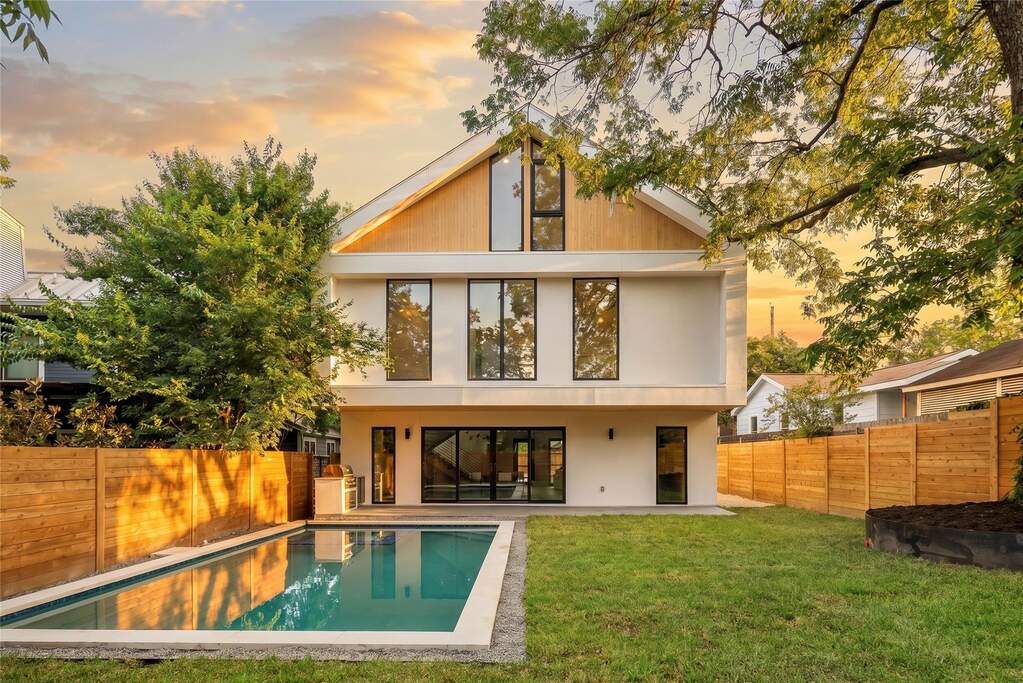 4 Bedroom Single Family Home/House's Image 34