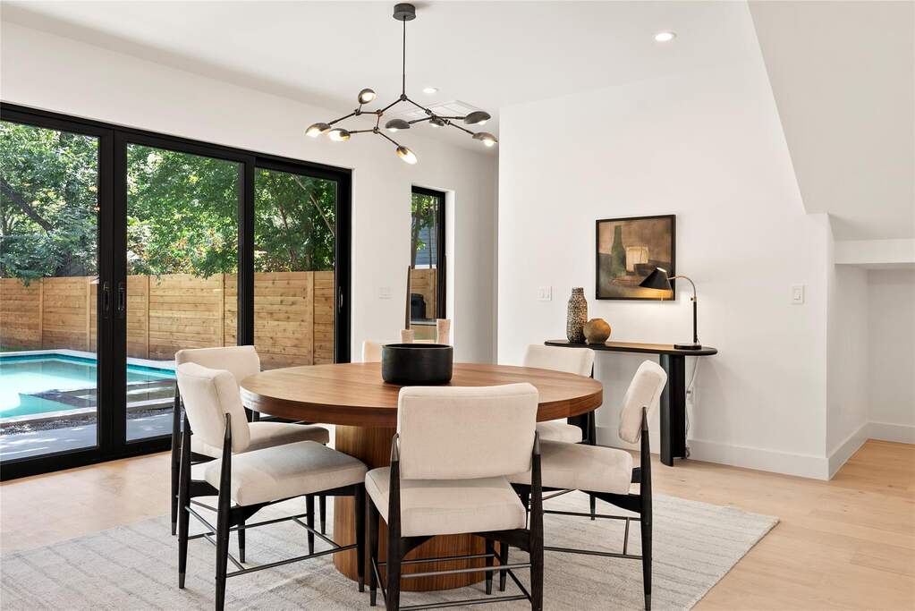 4 Bedroom Single Family Home/House's Image 4