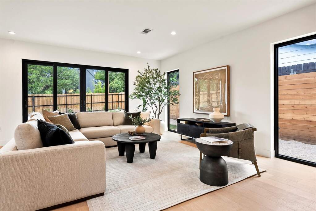4 Bedroom Single Family Home/House's Image 5