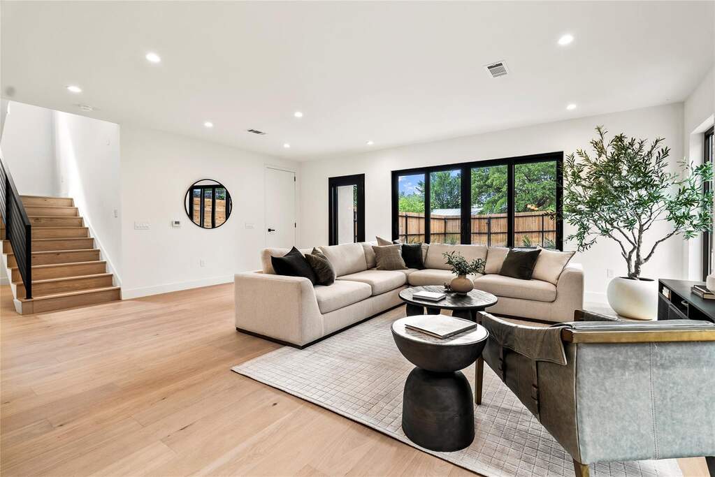 4 Bedroom Single Family Home/House's Image 6