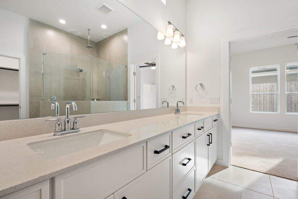 3 Bedroom Single Family Home/House's Image 8