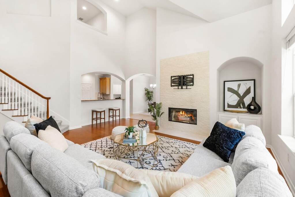 5 Bedroom Single Family Home/House's Image 9