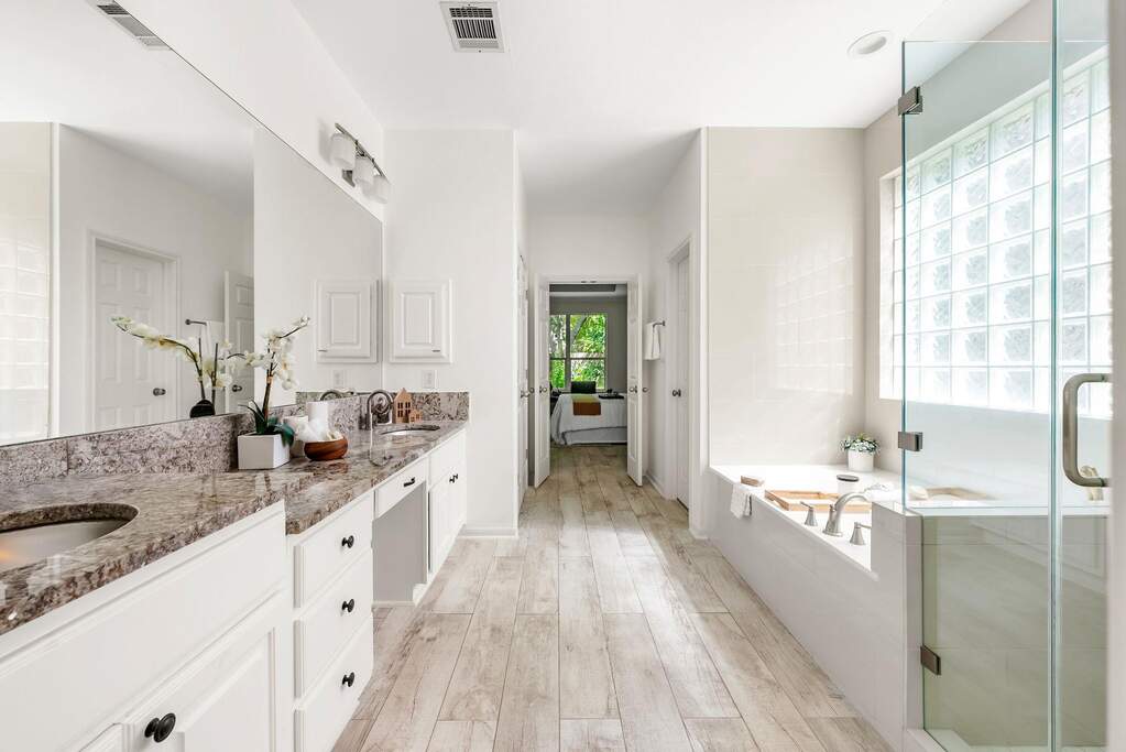 5 Bedroom Single Family Home/House's Image 17