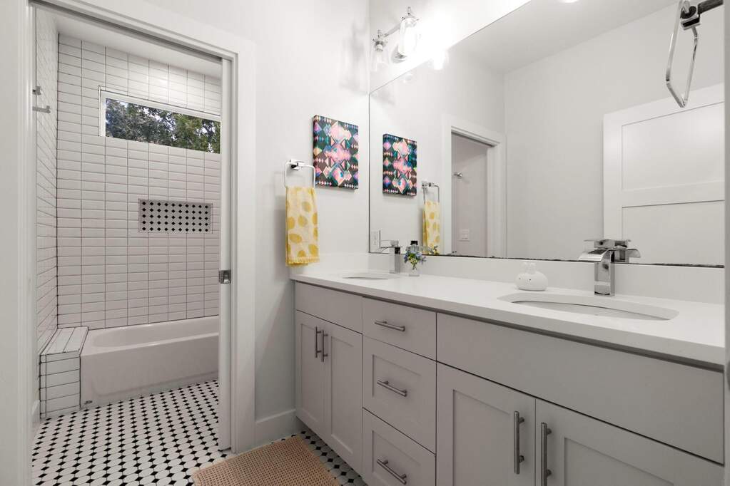 4 Bedroom Single Family Home/House's Image 26