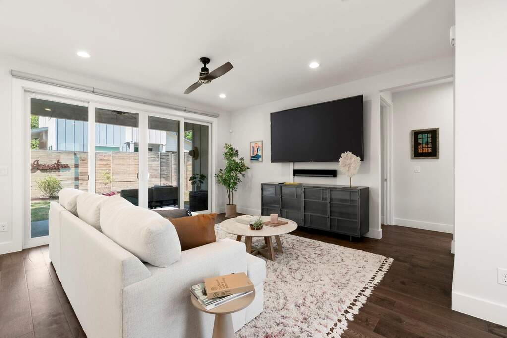 4 Bedroom Single Family Home/House's Image 4