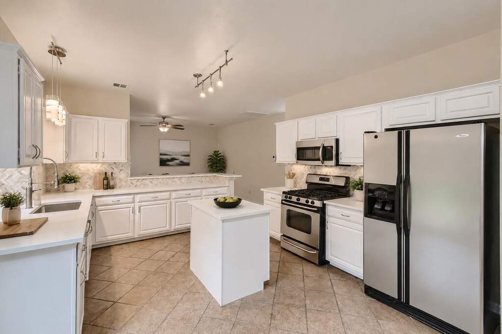 4 Bedroom Single Family Home/House's Image 4