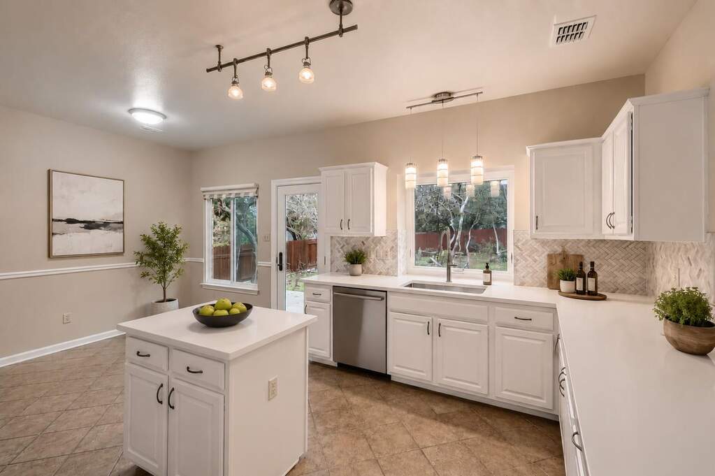 4 Bedroom Single Family Home/House's Image 5