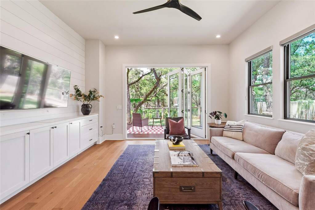 4 Bedroom Single Family Home/House's Image 10