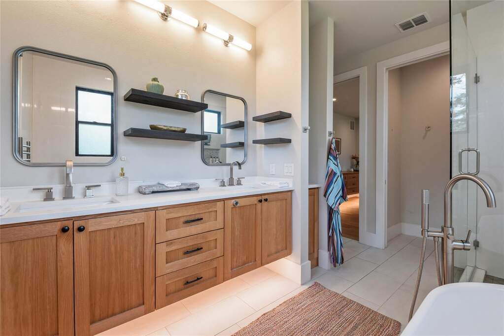 4 Bedroom Single Family Home/House's Image 18