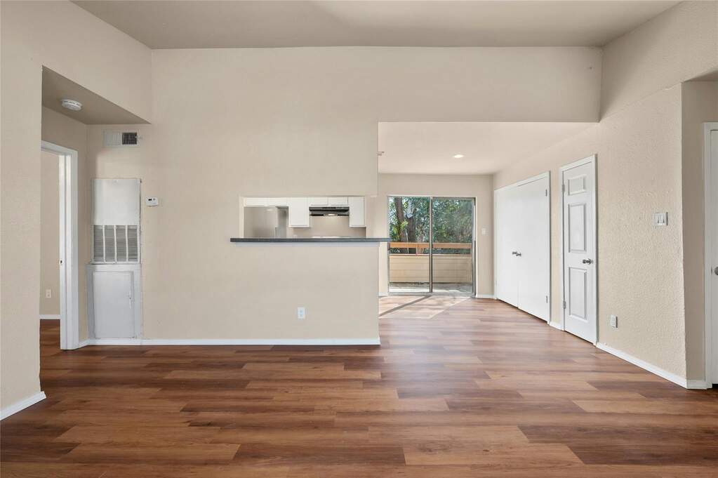 6 Bedroom Multi Unit's Image 7