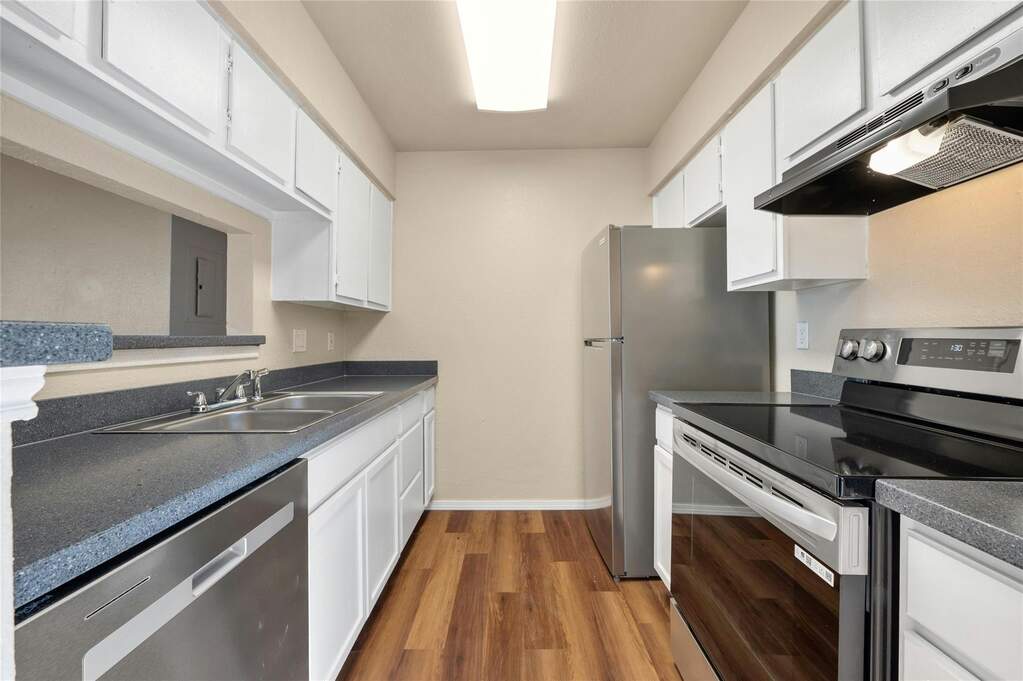 6 Bedroom Multi Unit's Image 8