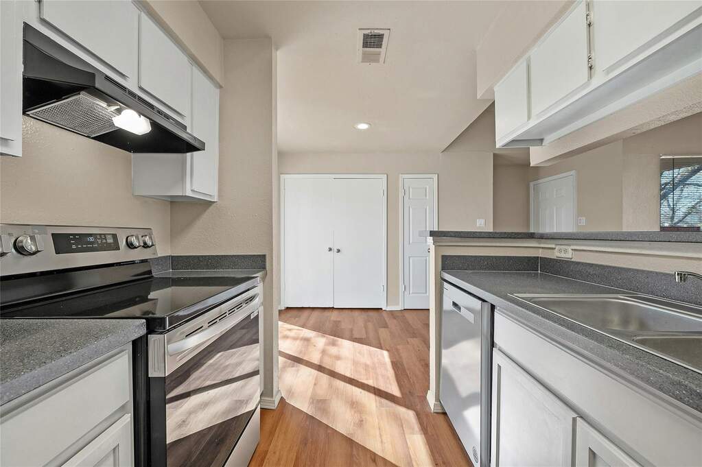6 Bedroom Multi Unit's Image 9