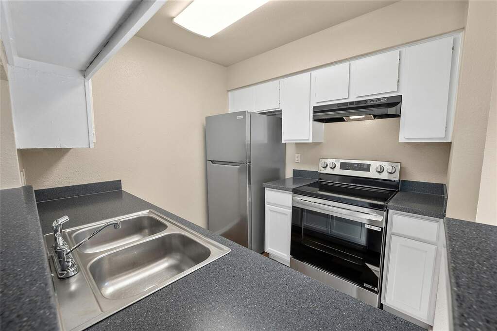6 Bedroom Multi Unit's Image 10