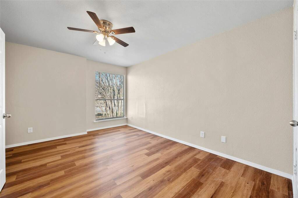 6 Bedroom Multi Unit's Image 14