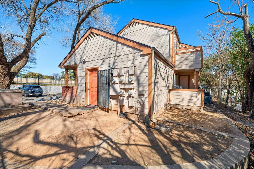 6 Bedroom Multi Unit's Image 16