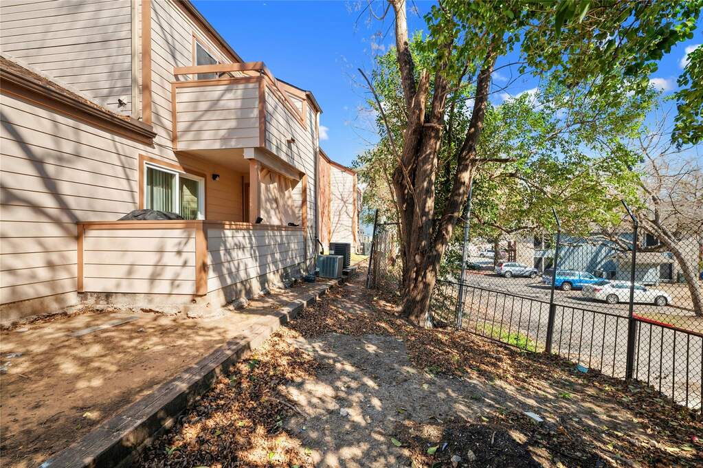 6 Bedroom Multi Unit's Image 17