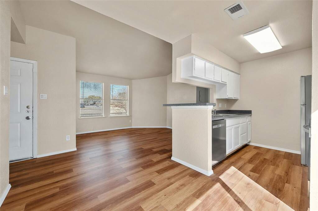 6 Bedroom Multi Unit's Image 3