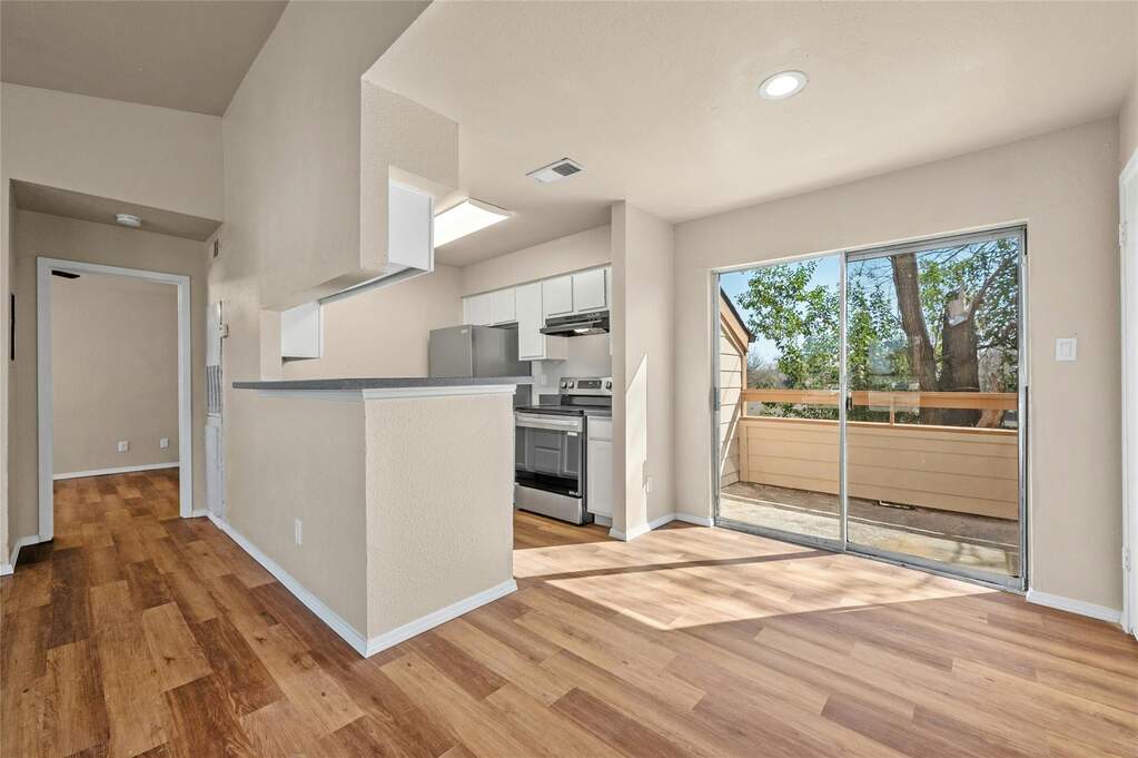 6 Bedroom Multi Unit's Image 4