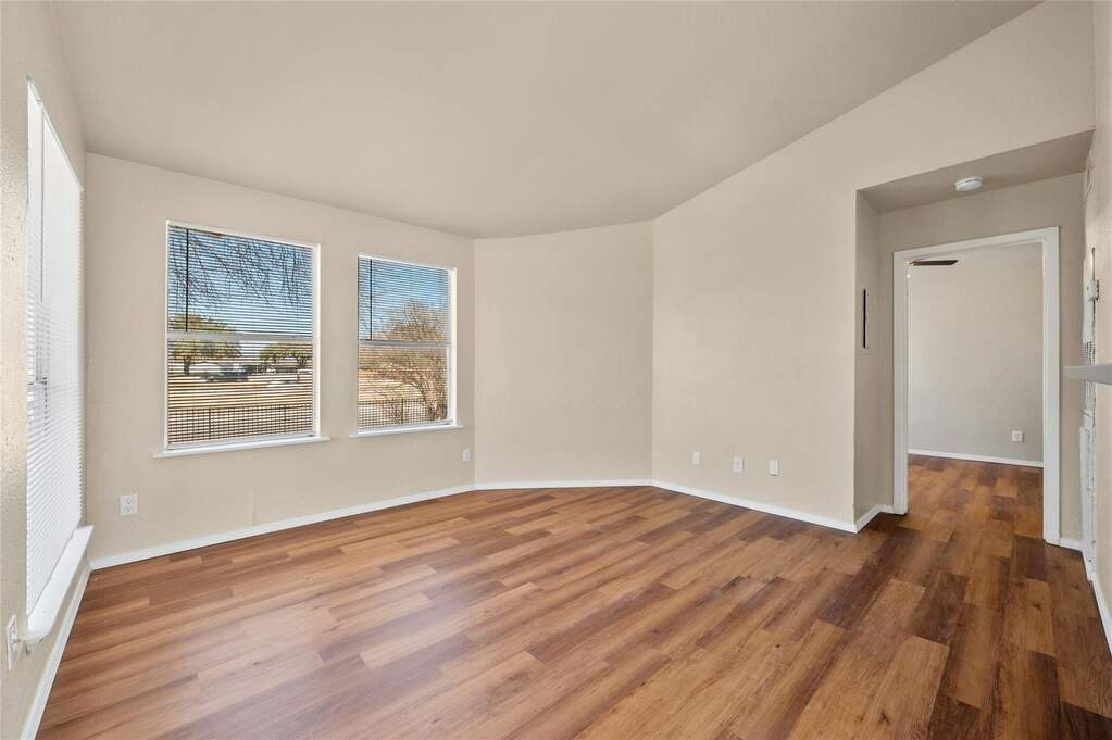 6 Bedroom Multi Unit's Image 5