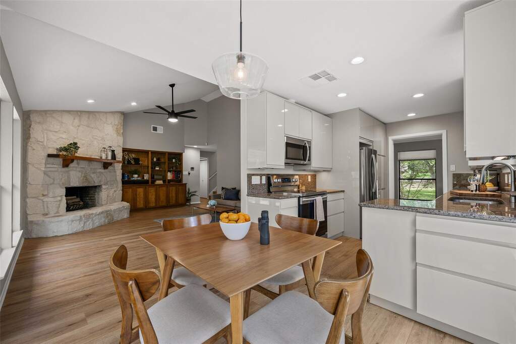 4 Bedroom Single Family Home/House's Image 9