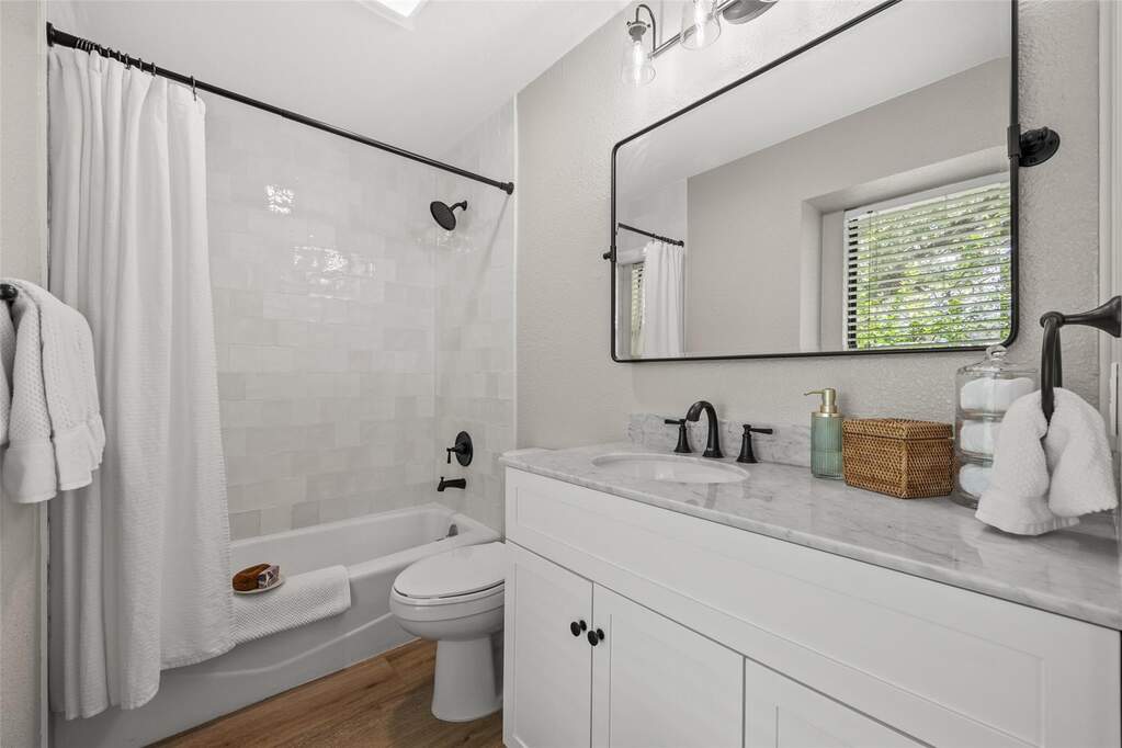 4 Bedroom Single Family Home/House's Image 16