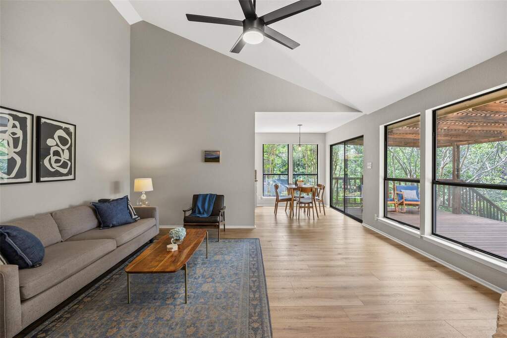4 Bedroom Single Family Home/House's Image 3