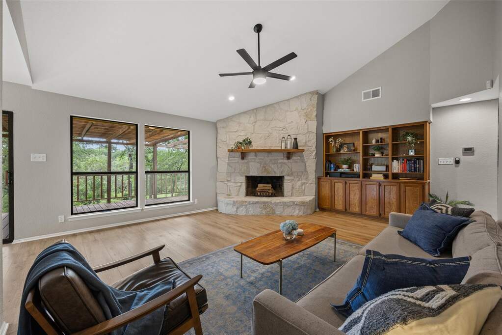 4 Bedroom Single Family Home/House's Image 4