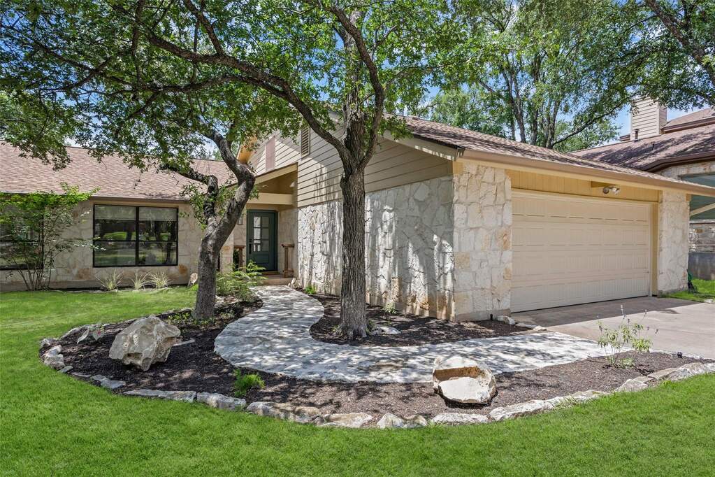 4 Bedroom Single Family Home/House's Image 6