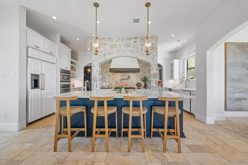 4 Bedroom Single Family Home/House's Image 7