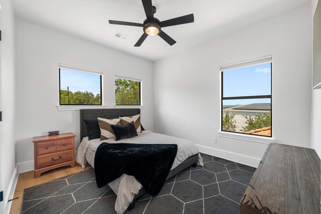4 Bedroom Single Family Home/House's Image 32