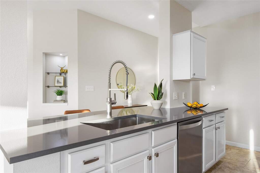 3 Bedroom Single Family Home/House's Image 5