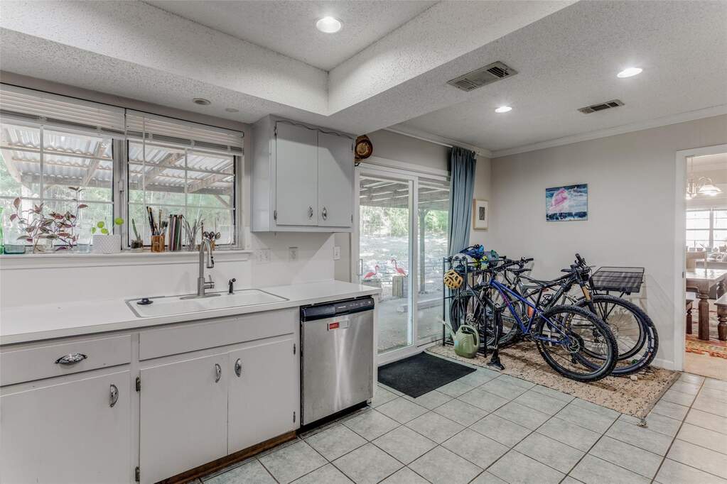 3 Bedroom Single Family Home/House's Image 8