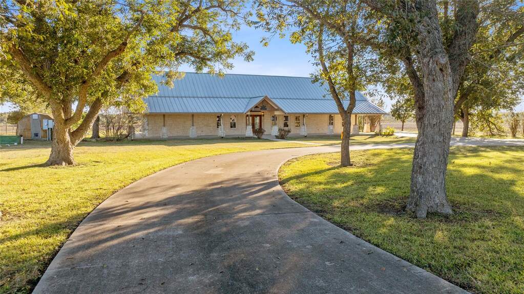 4 Bedroom Single Family Home/House's Image 32