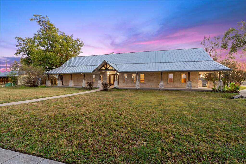 4 Bedroom Single Family Home/House's Image 33