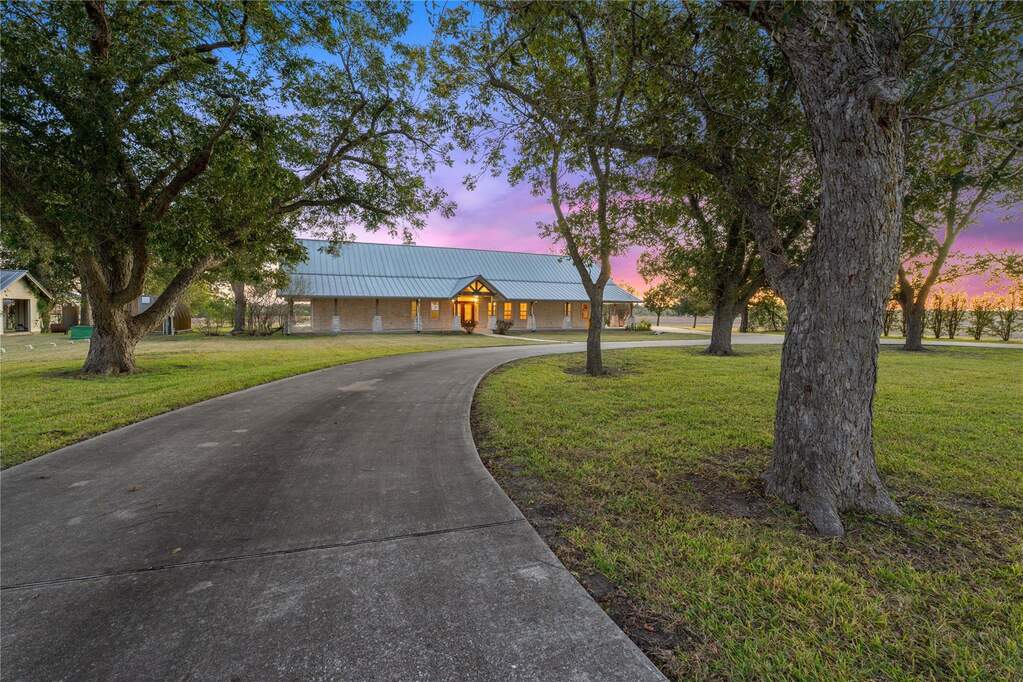 4 Bedroom Single Family Home/House's Image 34