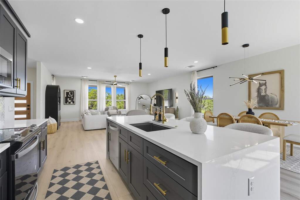 3 Bedroom Single Family Home/House's Image 8
