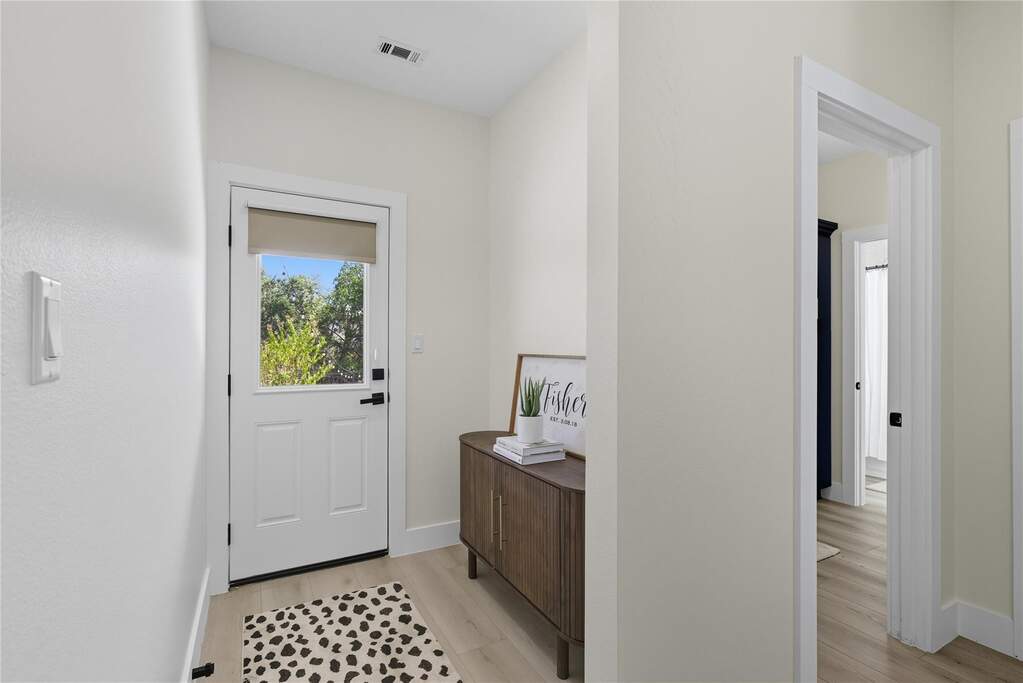 3 Bedroom Single Family Home/House's Image 28