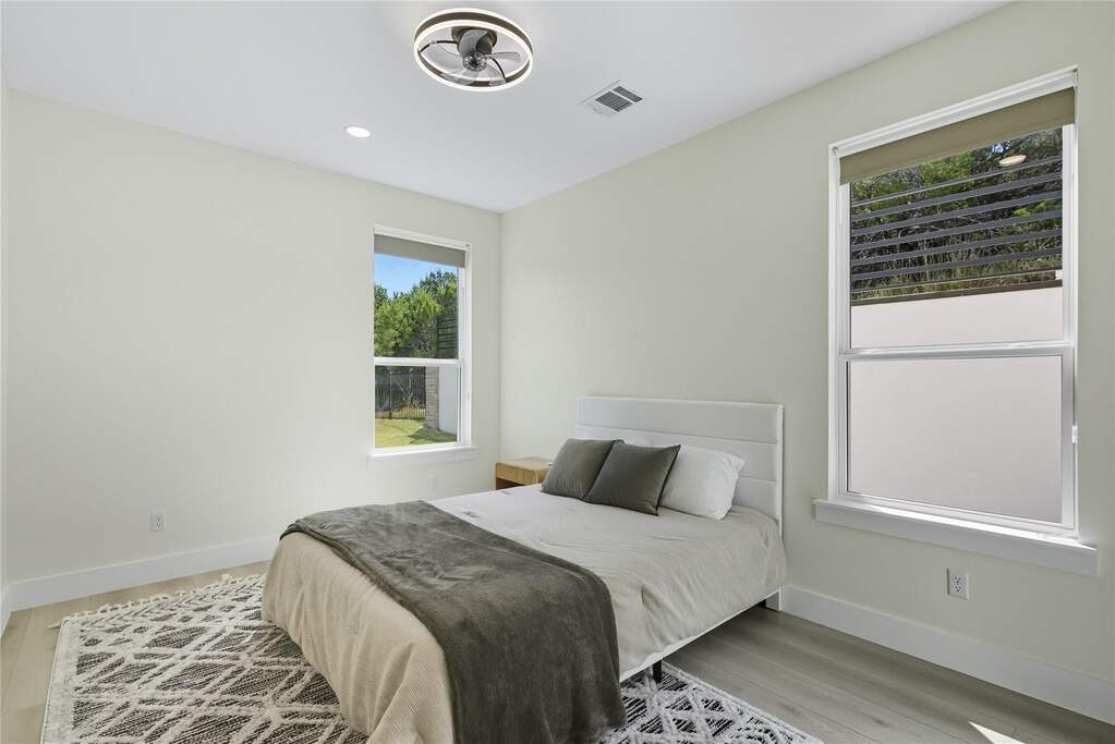 3 Bedroom Single Family Home/House's Image 32