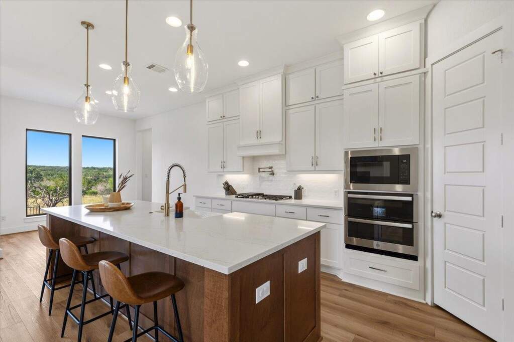 4 Bedroom Single Family Home/House's Image 7