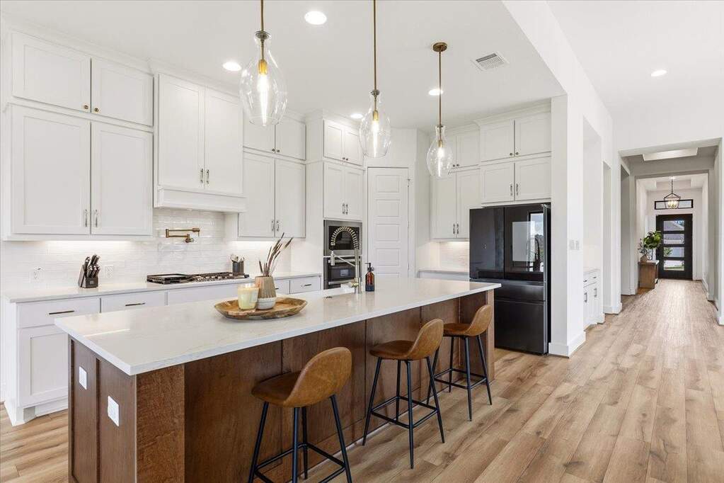4 Bedroom Single Family Home/House's Image 8