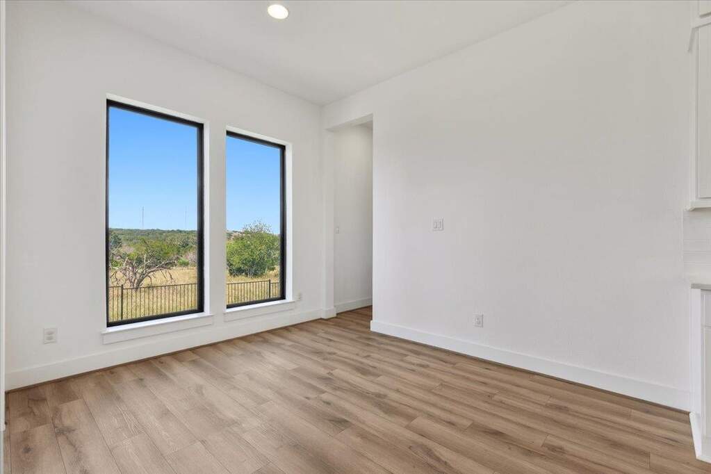 4 Bedroom Single Family Home/House's Image 10