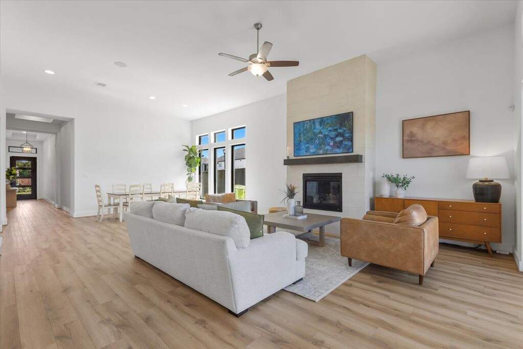 4 Bedroom Single Family Home/House's Image 11