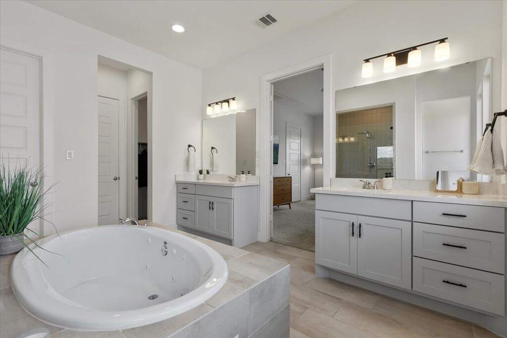 4 Bedroom Single Family Home/House's Image 14