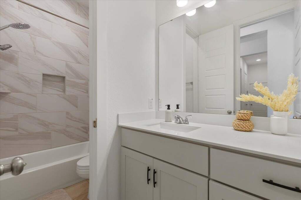 4 Bedroom Single Family Home/House's Image 19