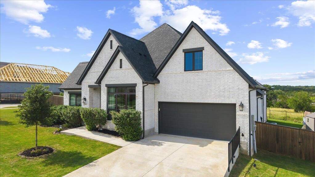 4 Bedroom Single Family Home/House's Image 3